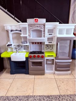 Step 2 Kids Play Kitchen