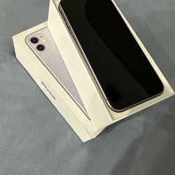 Apple IPhone 11 Unlocked 64 GB With The  Original Box And Accessories Excellent Condition !!!  