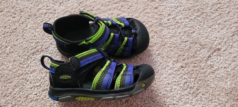 Keen Boys, Girls Toddler sandals, water shoe, light weight. Size 6