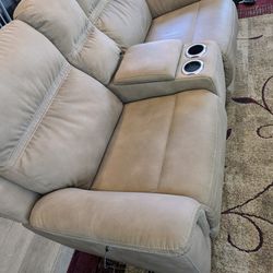 DuraPella Power reclining couch w/power headrest
