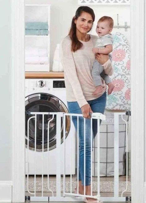 Regalo Easy Step Safety Gate 29-36.5in Wide 36in Tall Pressure Mounted Walk-through New