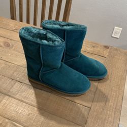 Women’s Uggs Size 9