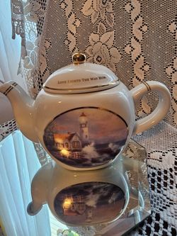 $15.00 - Vtg Thomas Kinkade Collectible  "Beacon of Hope" Teapot, Like New Condition!