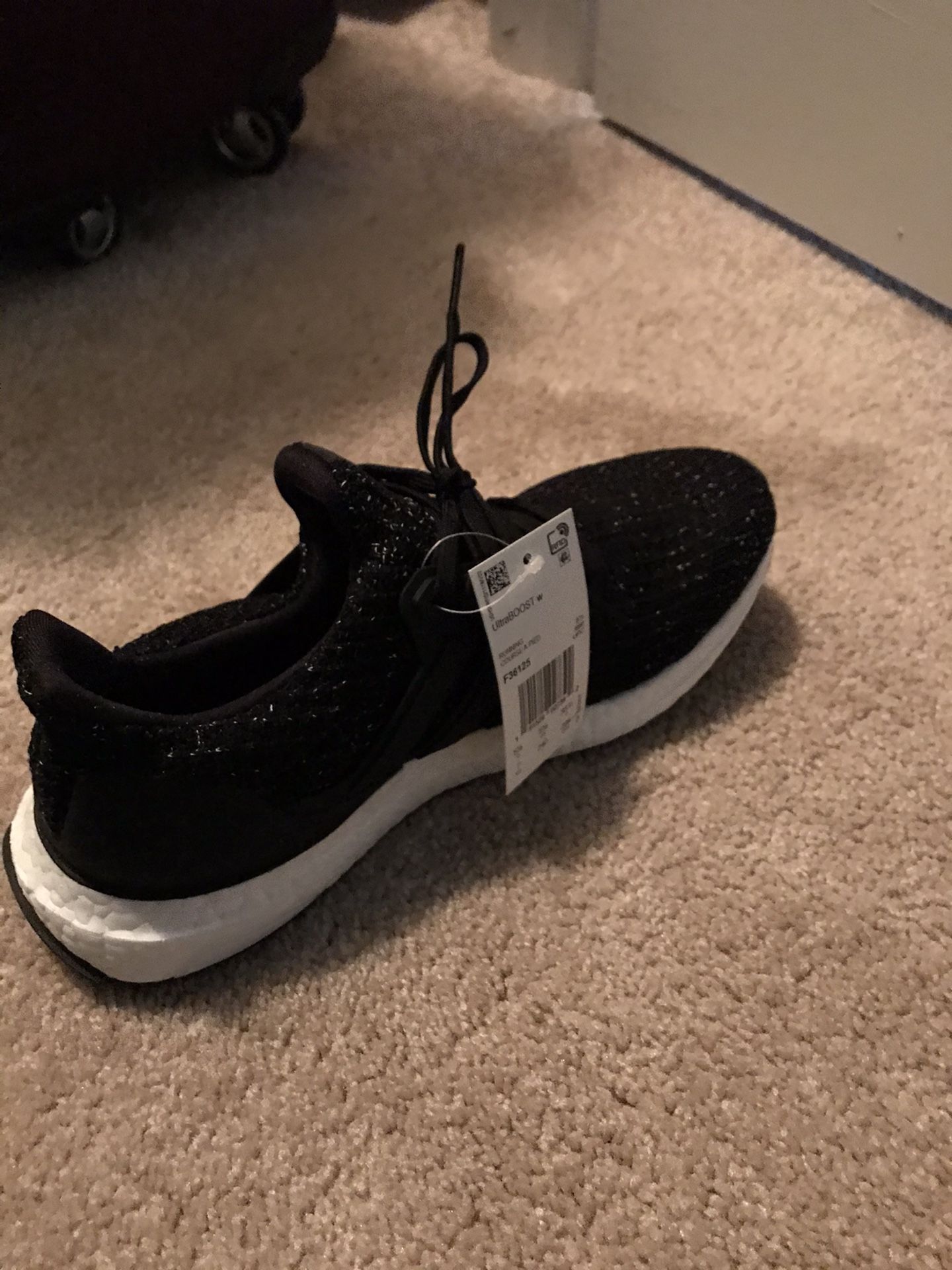 Adidas ultra boost size 7 women’s