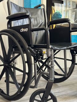 Drive Medical Folding Wheelchair – Like New Condition