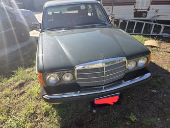 Green Mercedes 300D Disel 1979