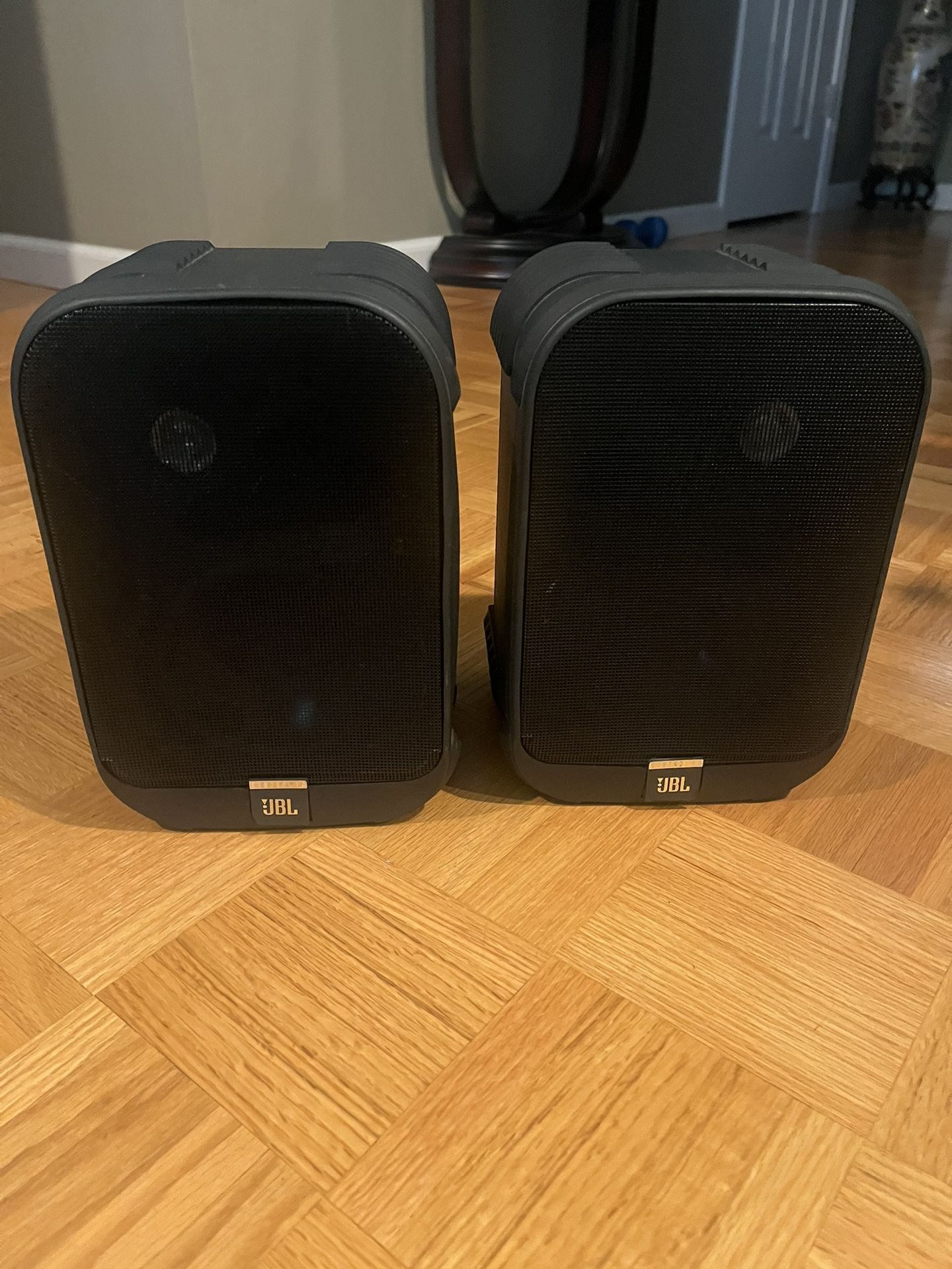 JBL Control LA Speakers (Excellent Condition)