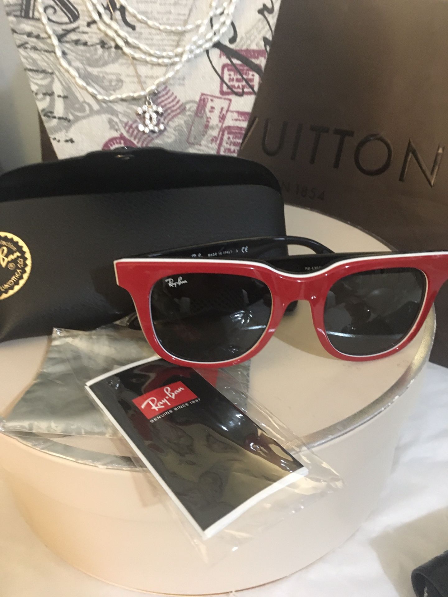 Authentic Sunglasses Ray Ban Women’s Redwhite