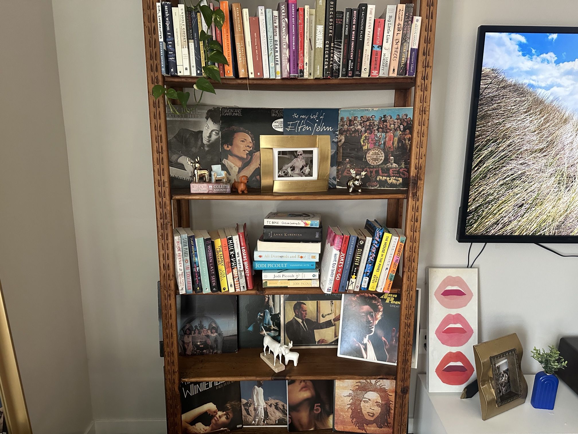 VINTAGE SOLID WOOD BOOKSHELF