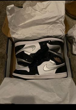 Jordan 1s black in white