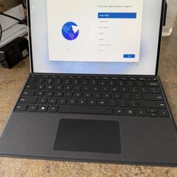 Surface Pro 9 - Platinum, 12th Gen Intel® CoreTM i7, WiFi, 16GB RAM, 1TB SSD