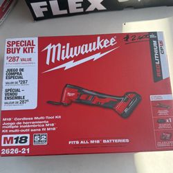 M18 18V Lithium-Ion Cordless Oscillating Multi-Tool Kit with one 1.5 Ah Battery & Charger