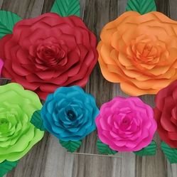 Paper Flowers And Paper Roses. Flores De Papel