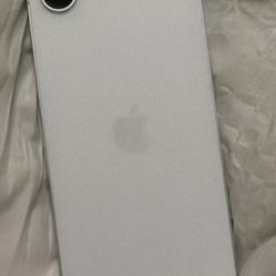 iPhone 16e (CRICKET)