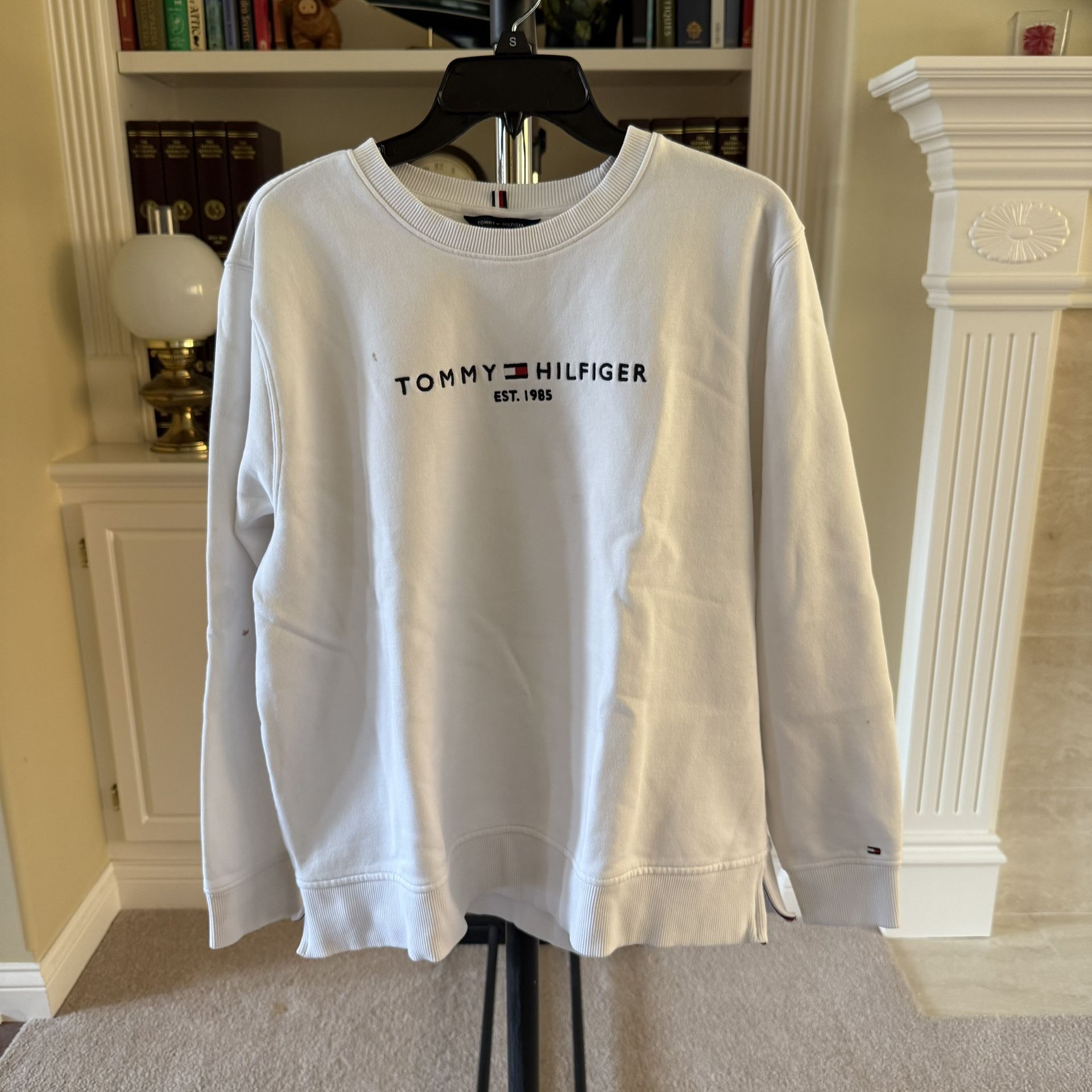 Men's Tommy Hilfiger crew-neck sweatshirt with the brand logo and "EST.