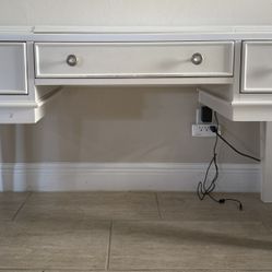 White Vanity Desk With Mirror