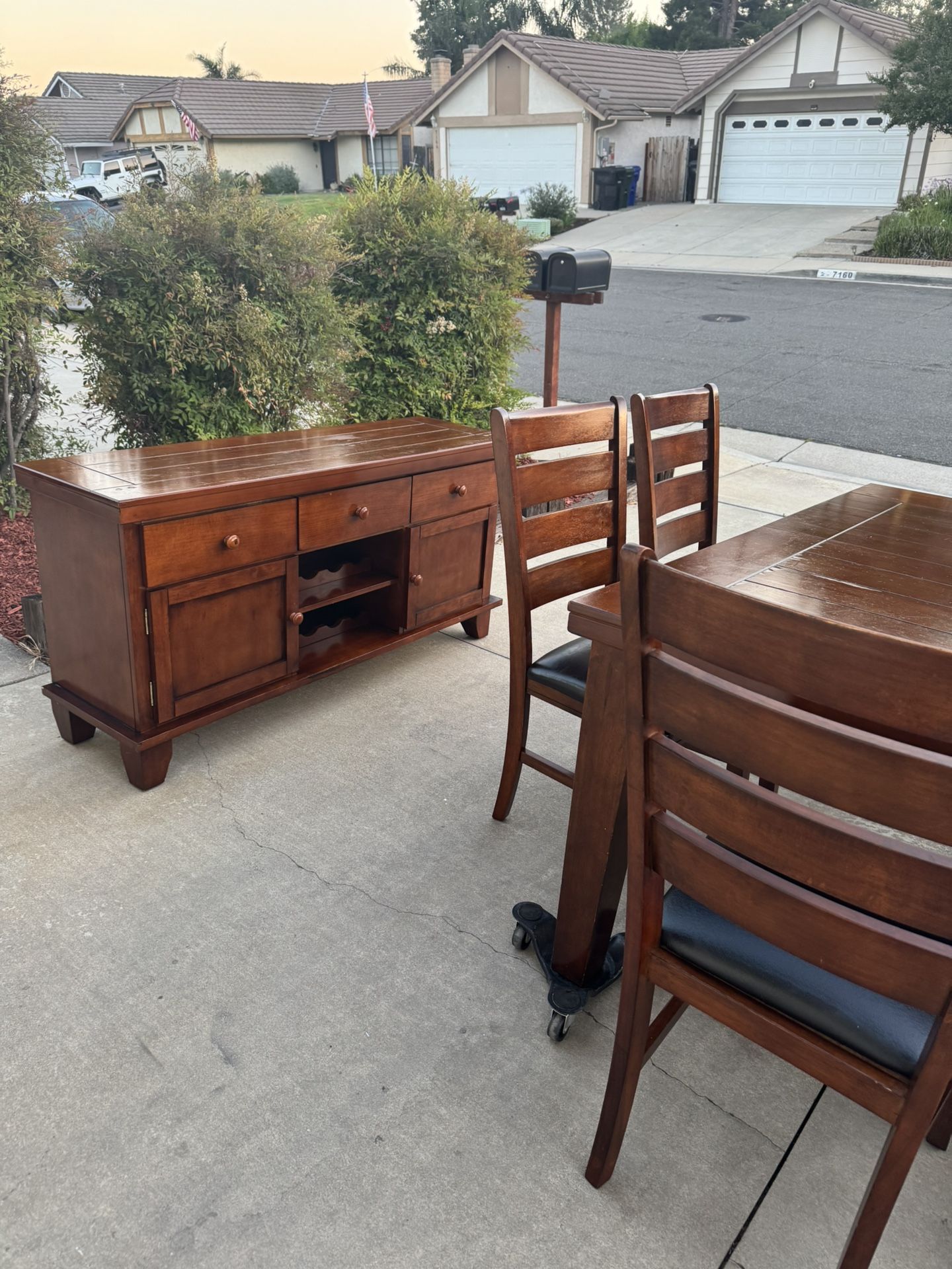 Dining Table With 6 Chairs And Hutch