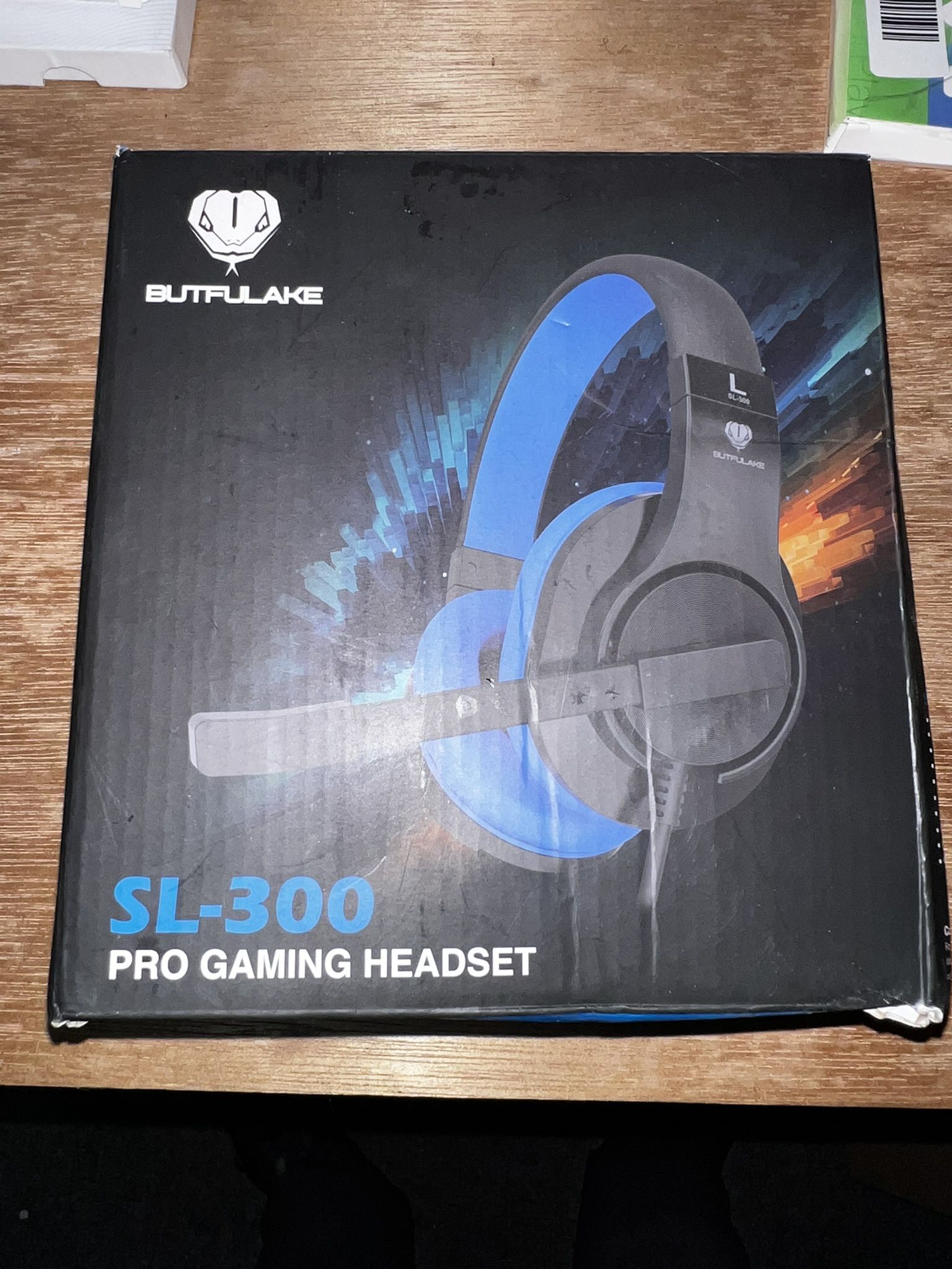 Garage Sale! 12 Headphones 