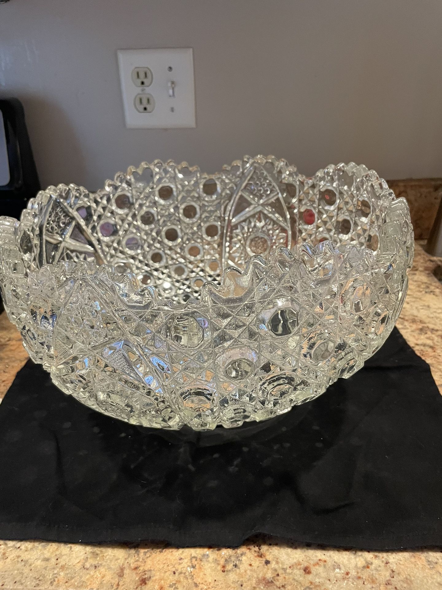 VINTAGE “ HANDMADE “ L E SMITH “ GLASS DAISY/BUTTON PUNCH BOWL