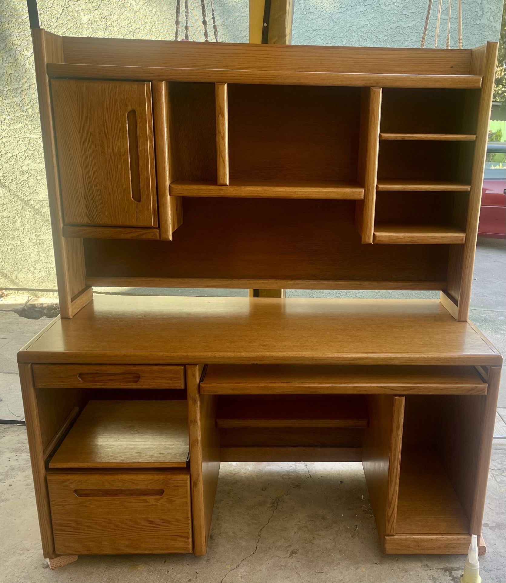 Oak Desk With Hutch