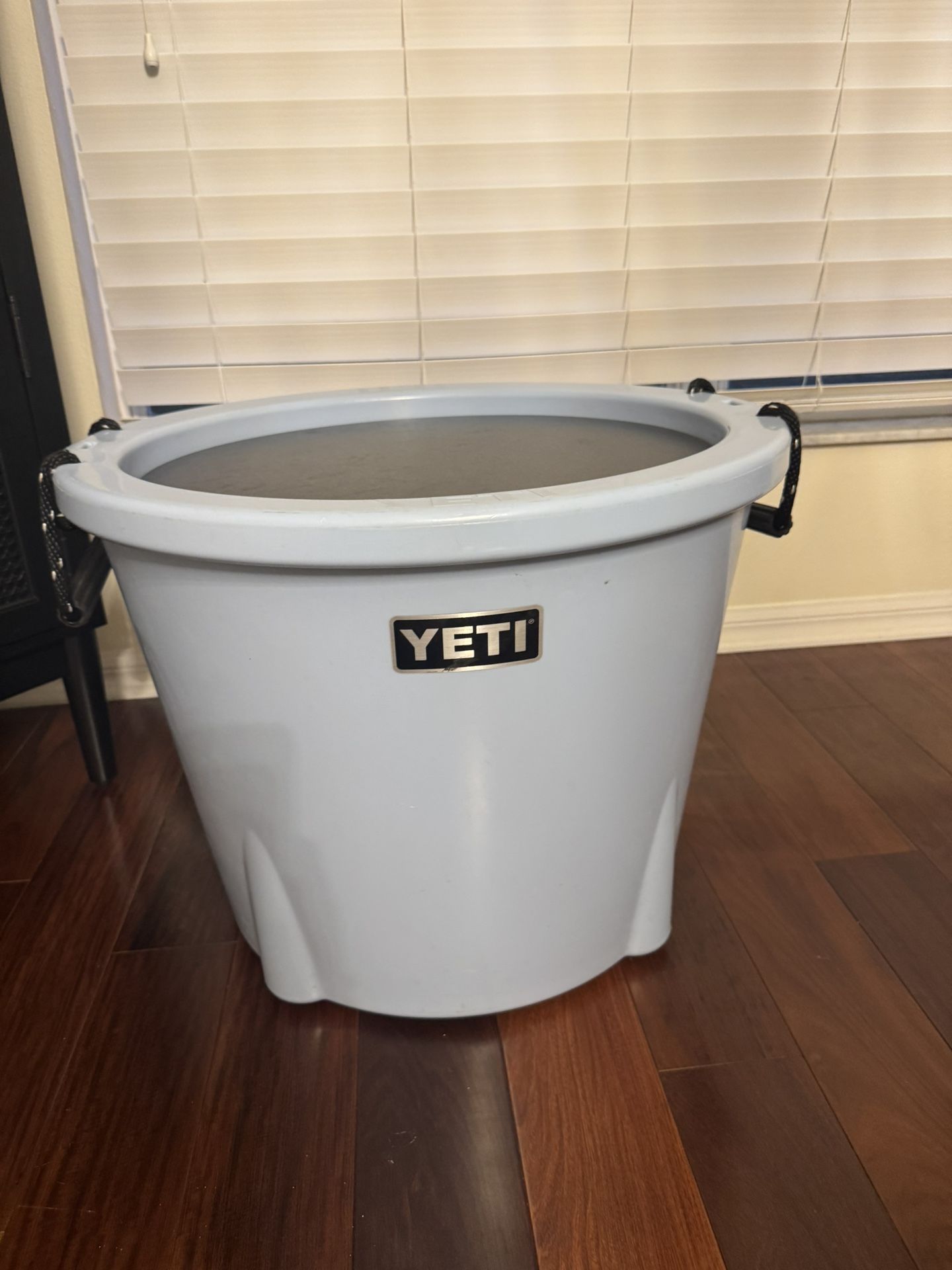 Yeti 85 Tank Ice Bucket