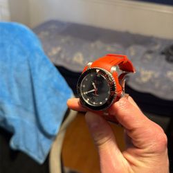 Gucci Dive Watch – Red Strap – Good Condition