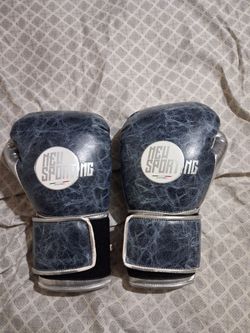 New sporting boxing gloves