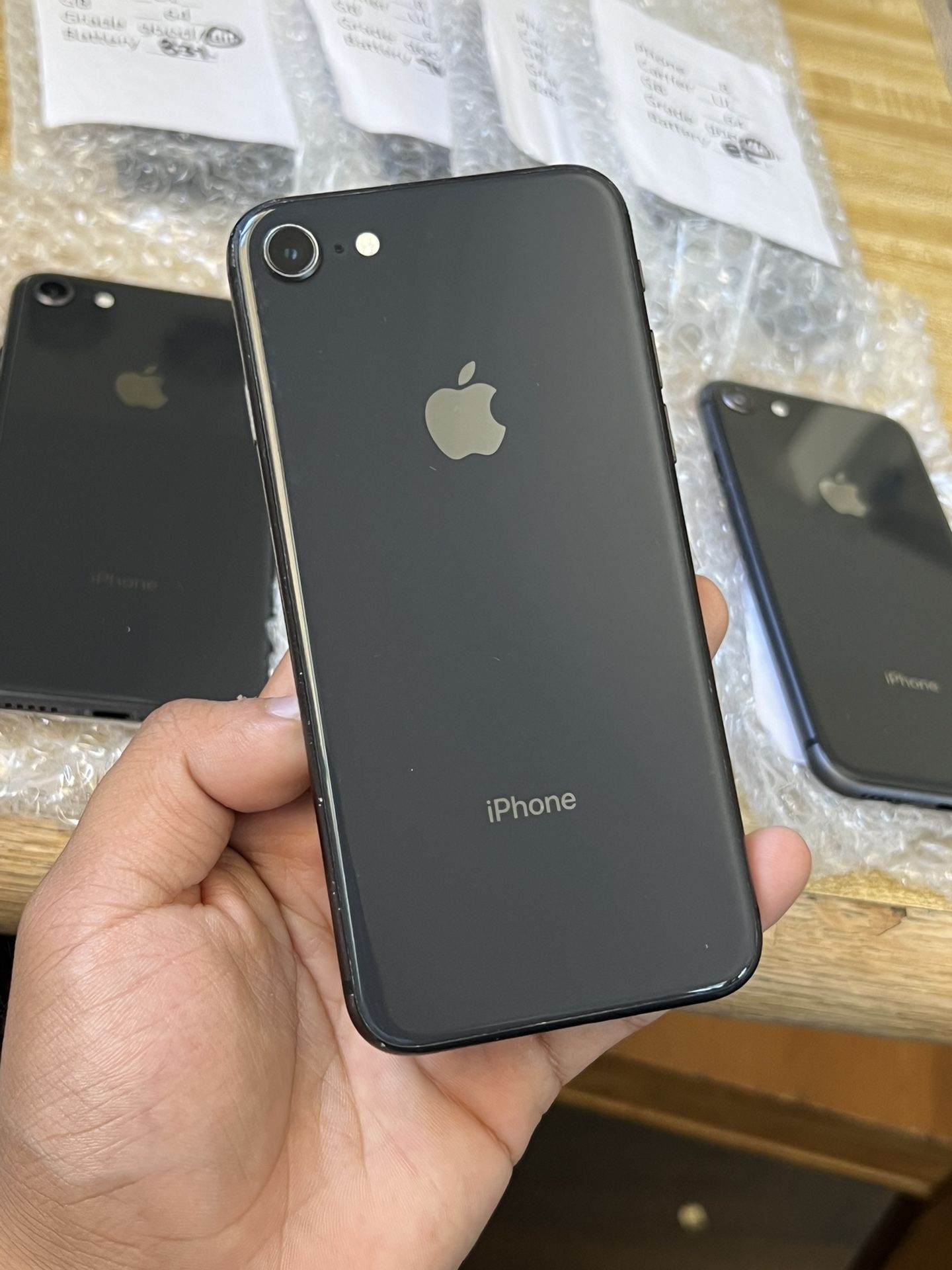 Apple iPhone 8 64gb Unlocked / Liberado ( PRICE IS FOR EACH )
