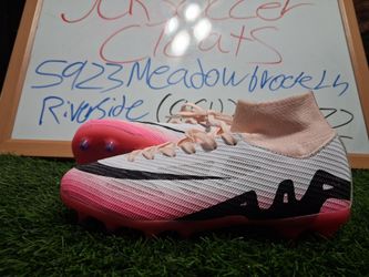 Soccer cleats us size 3.5youth