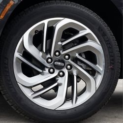 2026 NAVIGATOR RIMS OEM & BRAND NEW TIRES......( 100% TREAD)