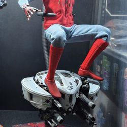 Hot Toys Homemade Suit Spider Man (Far From Home)