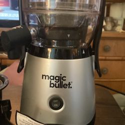 Kitchen appliance with utensils