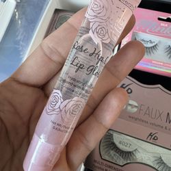 Lip Gloss / Eyelashes