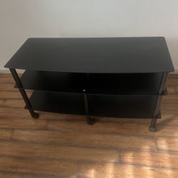 Black TV 📺  stand like new has wheels 