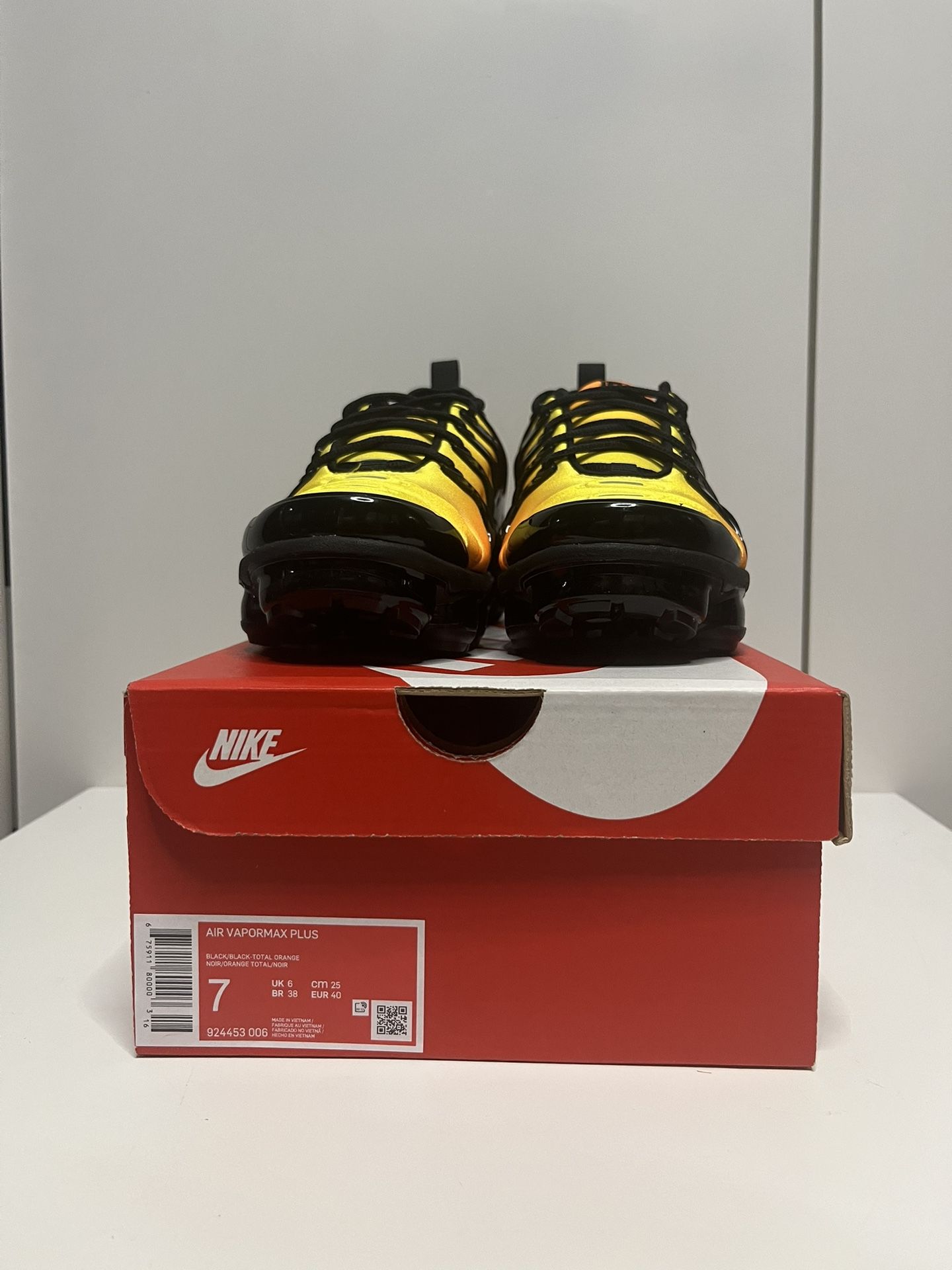 Size 7- Nike Air VaporMax Plus “Sunset Orange” 924453-006