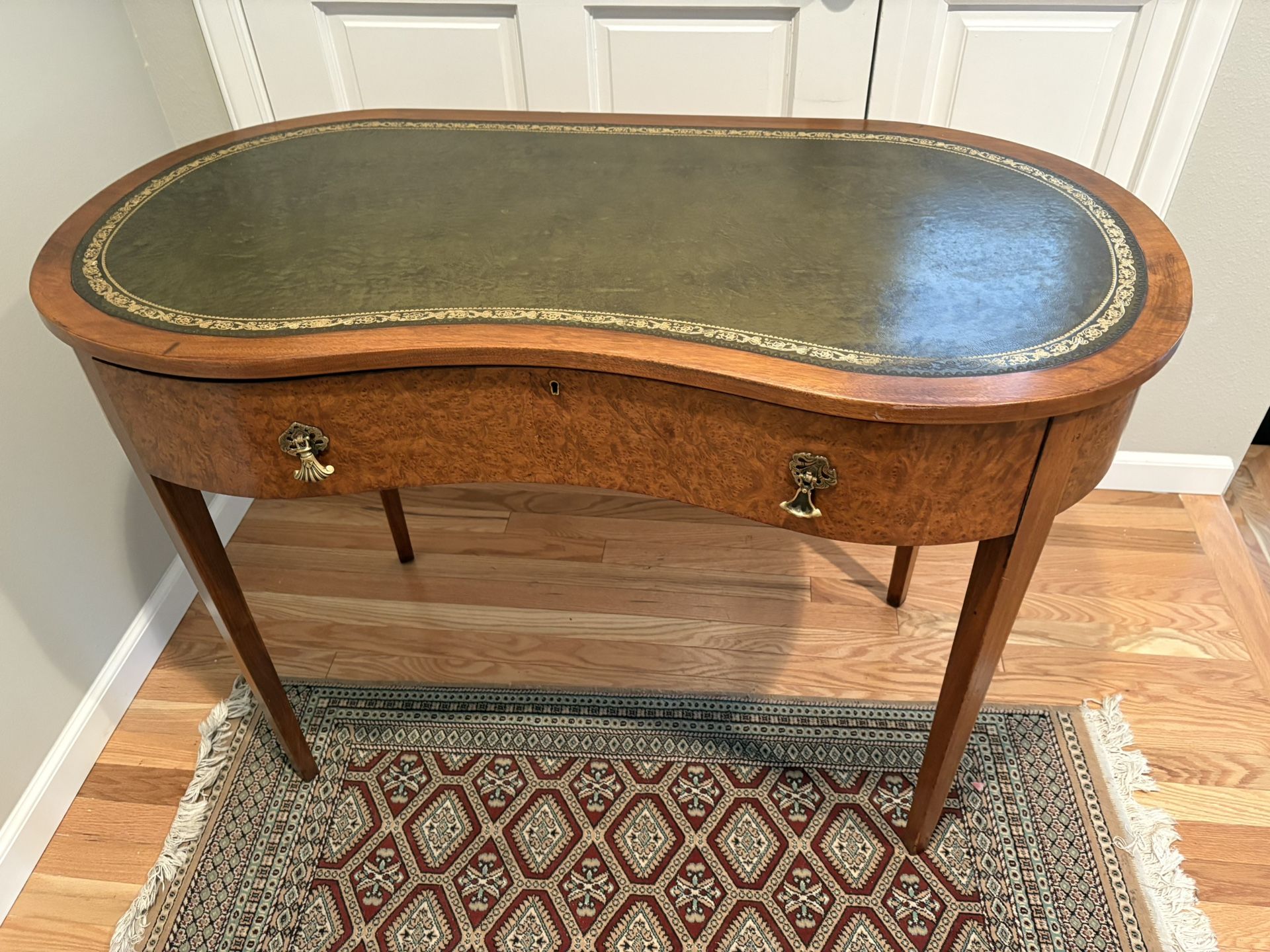 Vintage Mahogany- Kidney-Shaped Side Table With Leather Top
