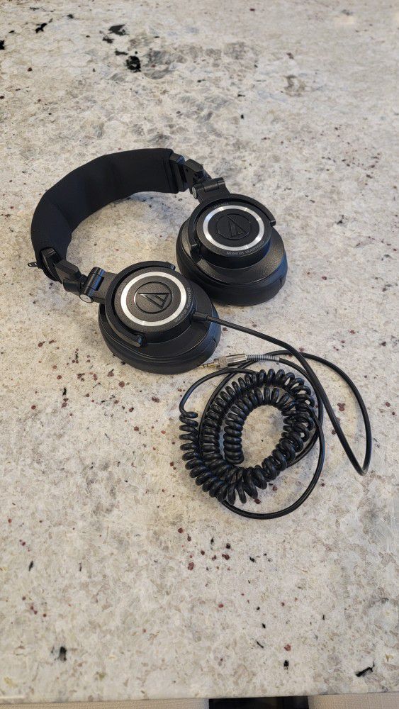 Audio-Technica ATH-M50 Professional Studio Monitor Headphones