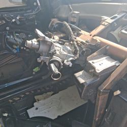 2004 330i E46  Key Ignition  Trunk  And Door Lock 100$