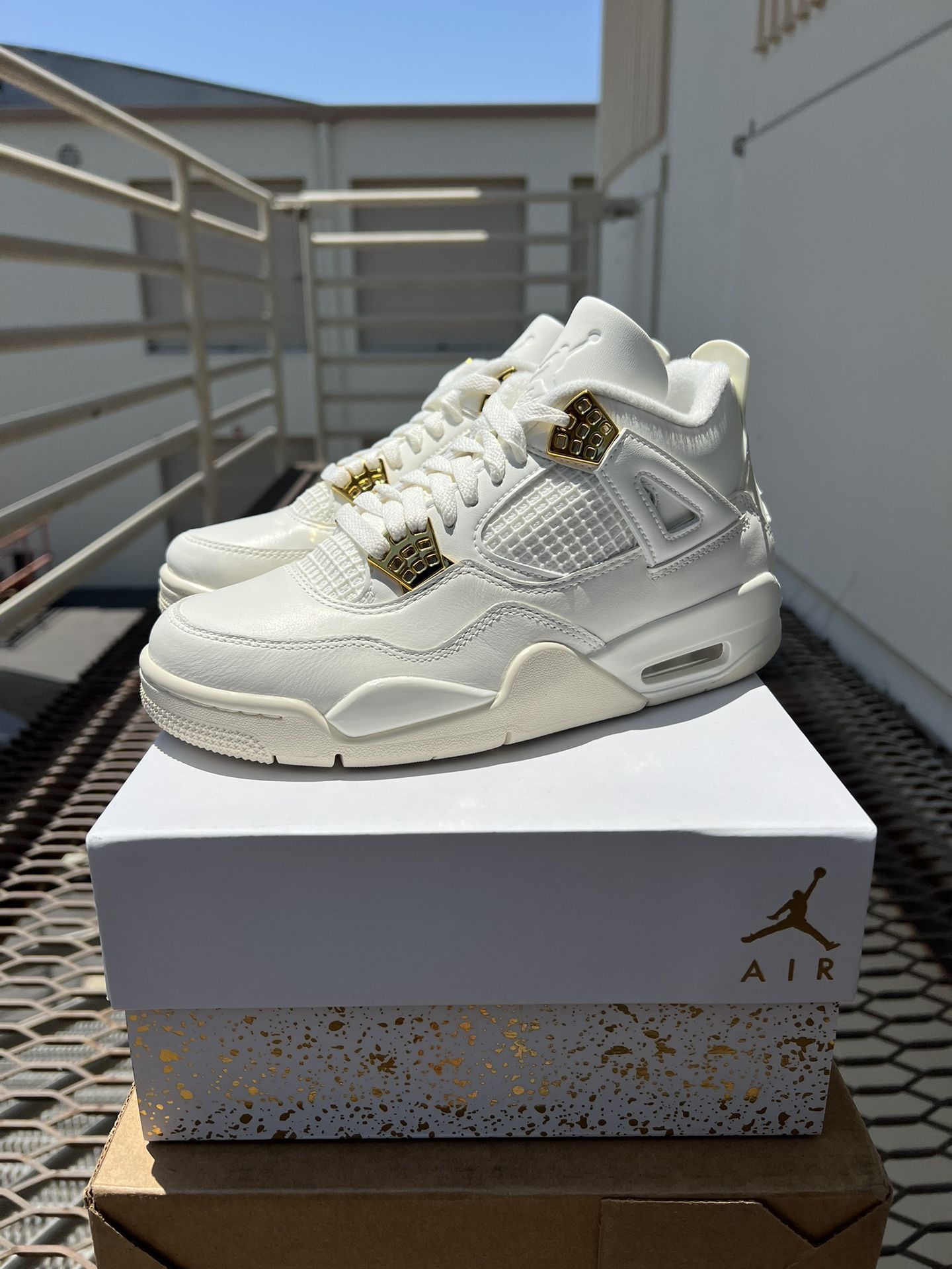 WMNS Jordan 4 Retro “Metallic Gold” (Sizes: 7.5w/6y & 8w/6.5y)