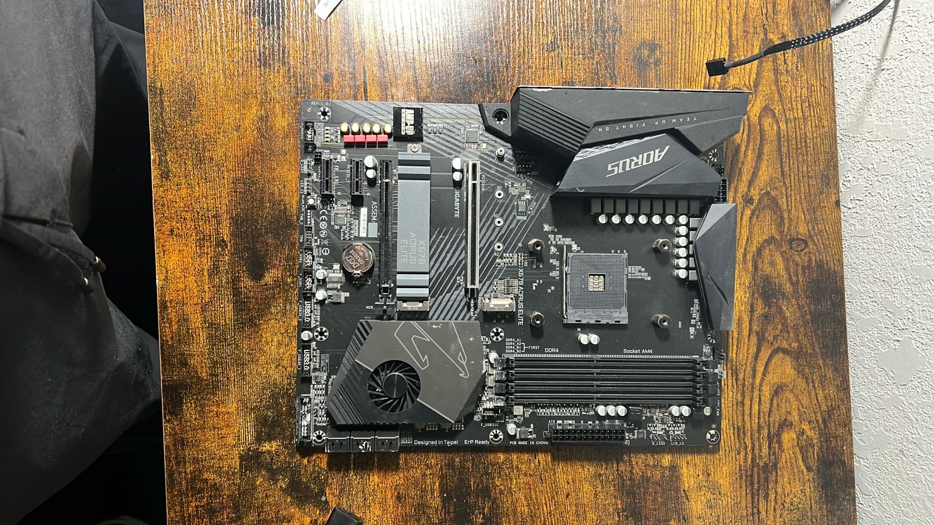 Gigabyte X570 Aorus
