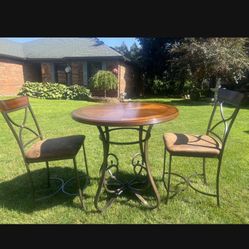 Nice Table With 2 Chairs 