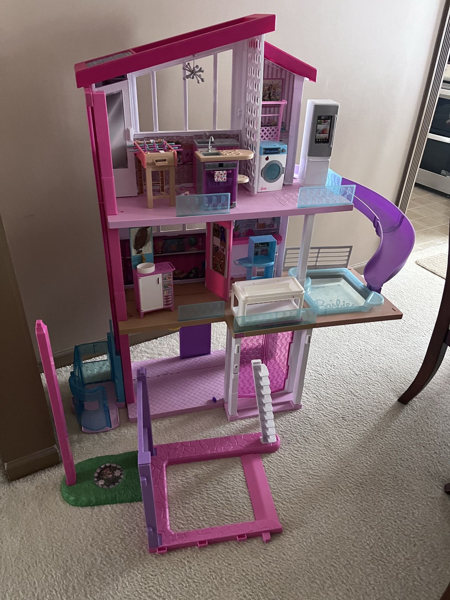 Doll House (great condition)