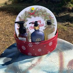 Christmas Tin With Lavender-Vanilla  Aromatherapy Bath Set 