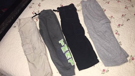 Size 3t 2 jeans 2 joggers in excellent condition