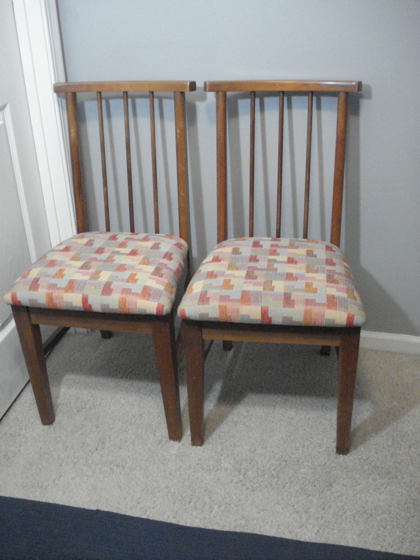 2-Spindle Back Dining Chairs With Upholstered Seats