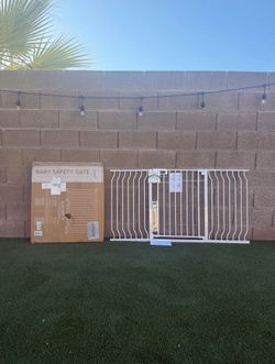 Grownsy 57.8-62.6” Extra Wide Baby/ Pet Gate (35th Ave & Bell Rd)