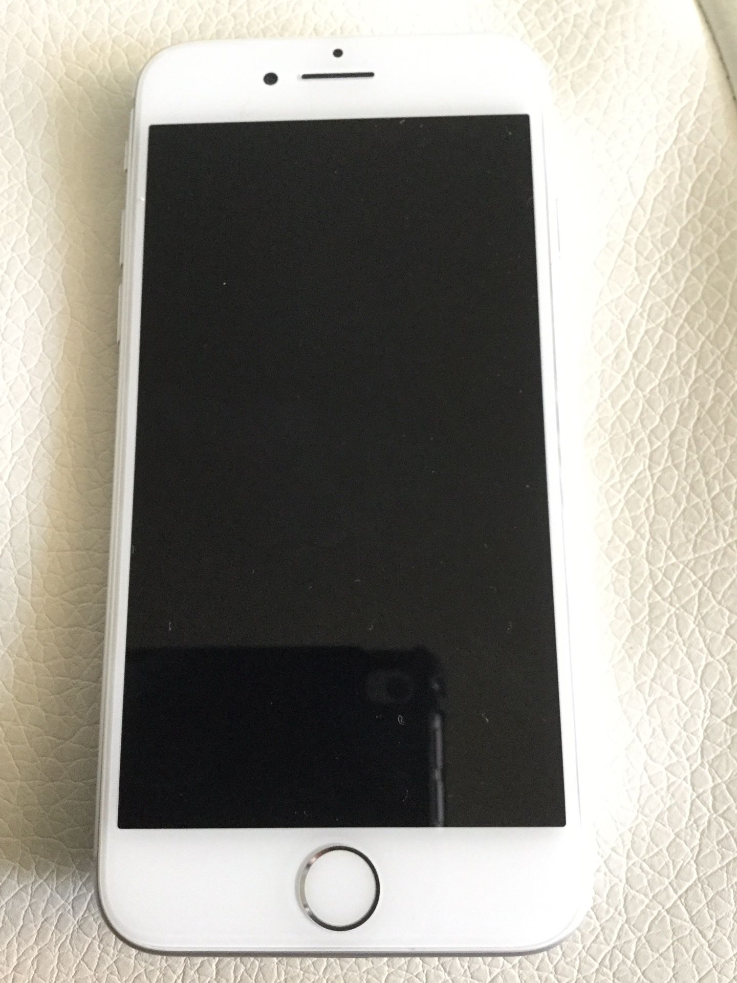 Unlocked for ANY carrier, New Condition, 64GB, Apple iPhone 8, New Accessories included