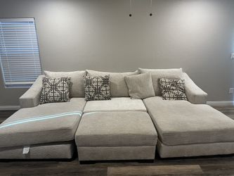 Atlas Chaise Sectional