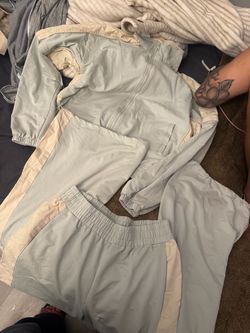 Size m women track set