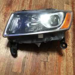 2015 Jeep Grand Cherokee Headlight